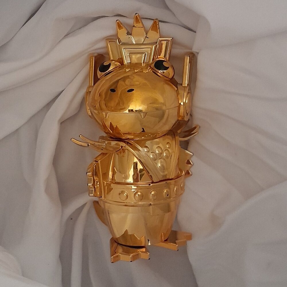 Ryan's World Gus the Gummy Gator gold 6-inch tall plastic action figure